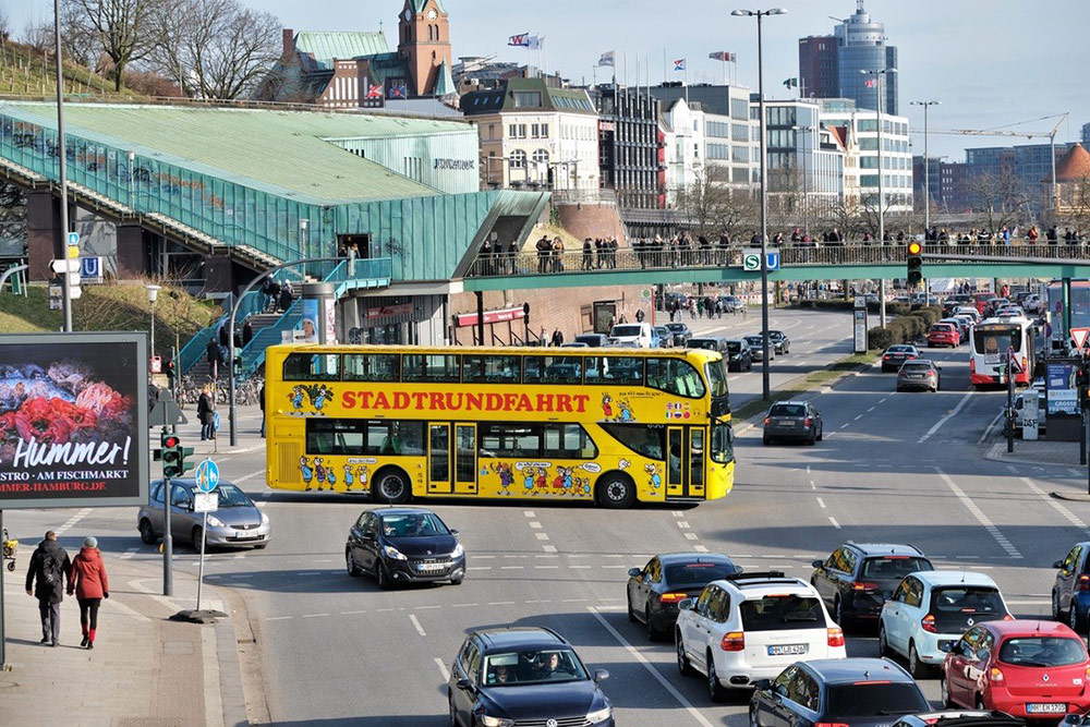 Gelber Doppeldecker Bus